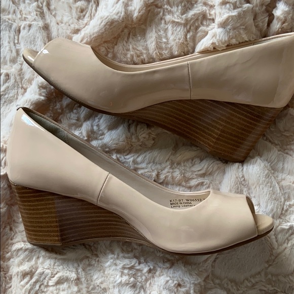 ❤️COLE HAAN WEDGES (LIKE NEW CONDITION)❤️ - Picture 6 of 9